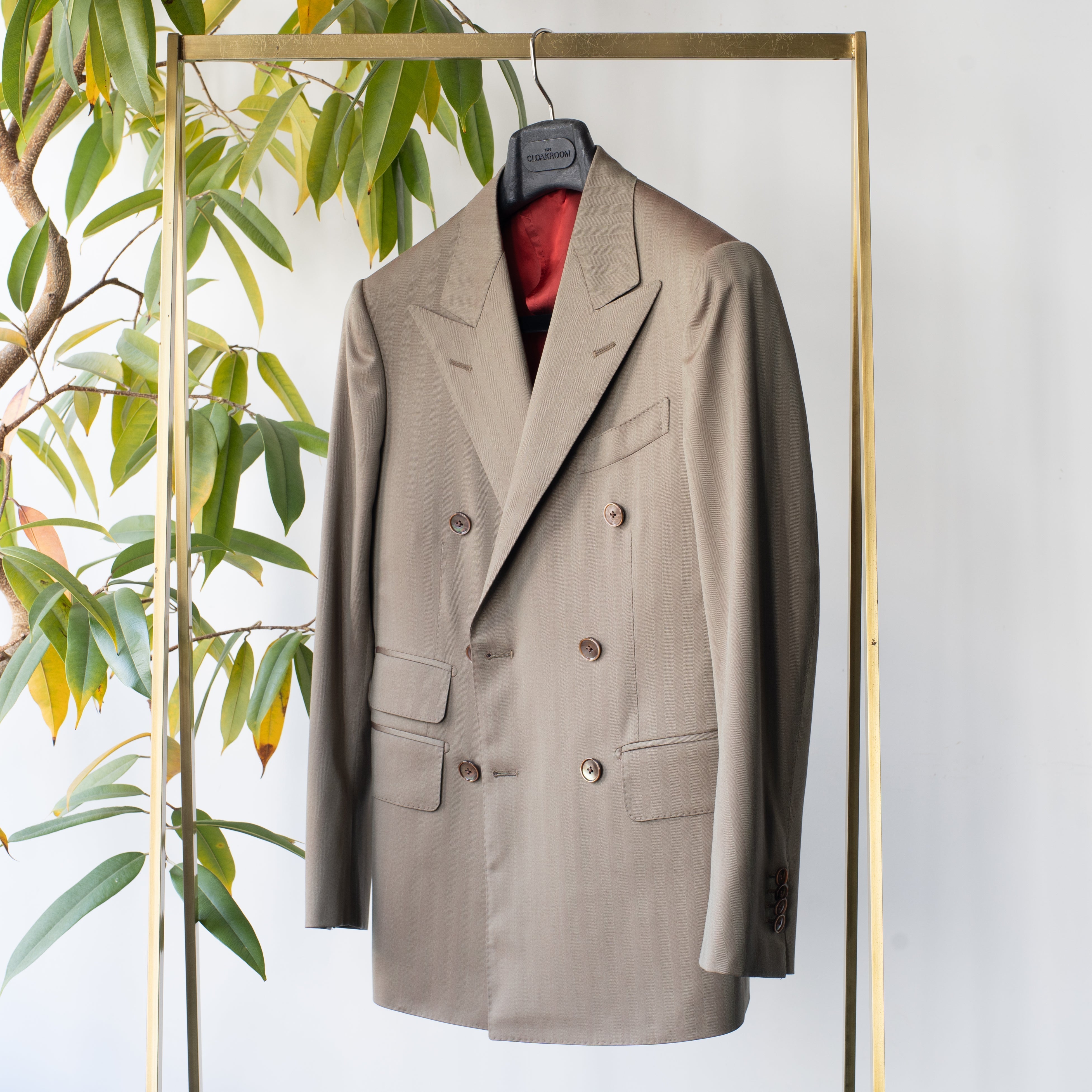 夏の陽射しに映える、CERRUTIのソラーロスーツ – THE CLOAKROOM