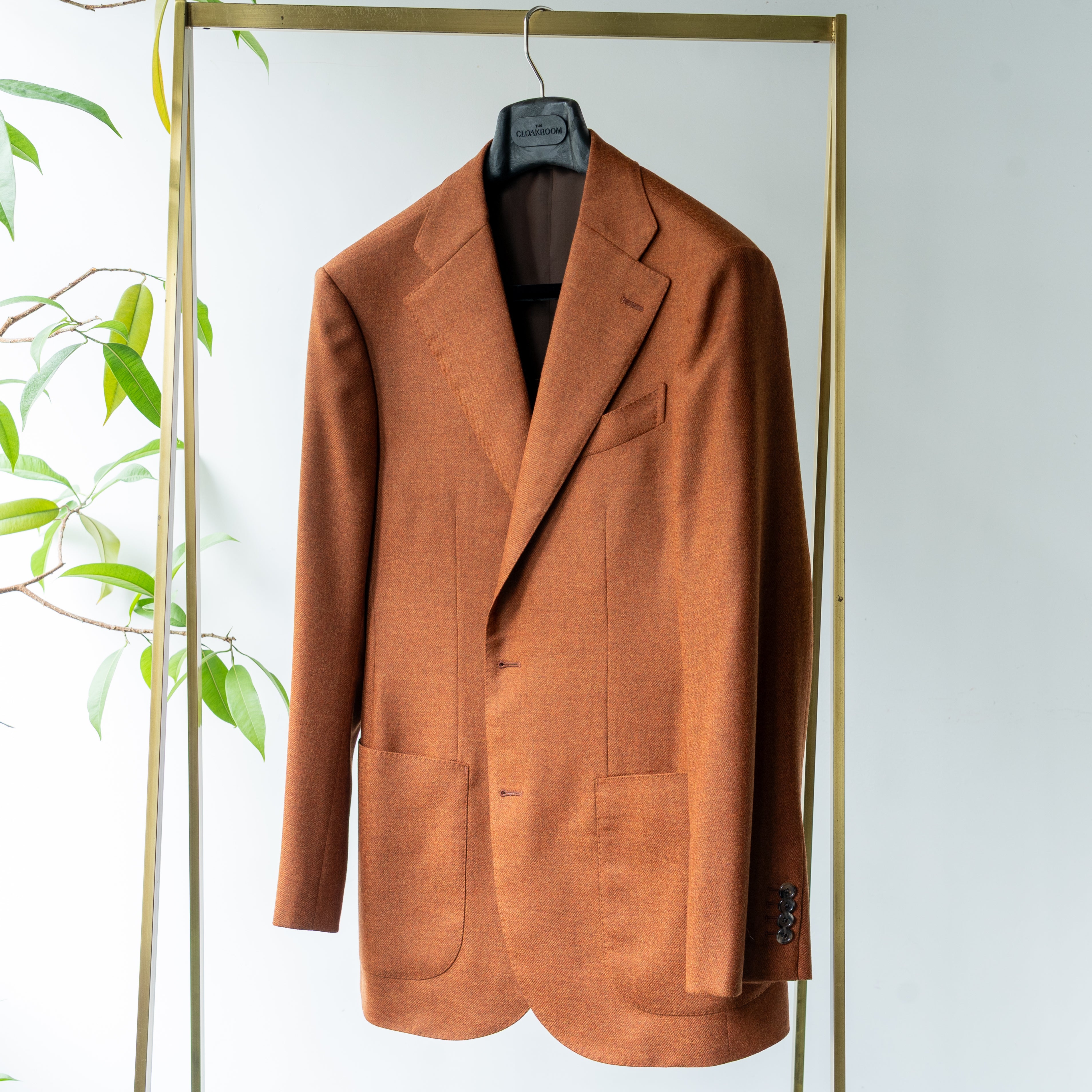 奥行きのある色彩をまとう、〈Loro Piana FAVOLA〉ジャケット – THE