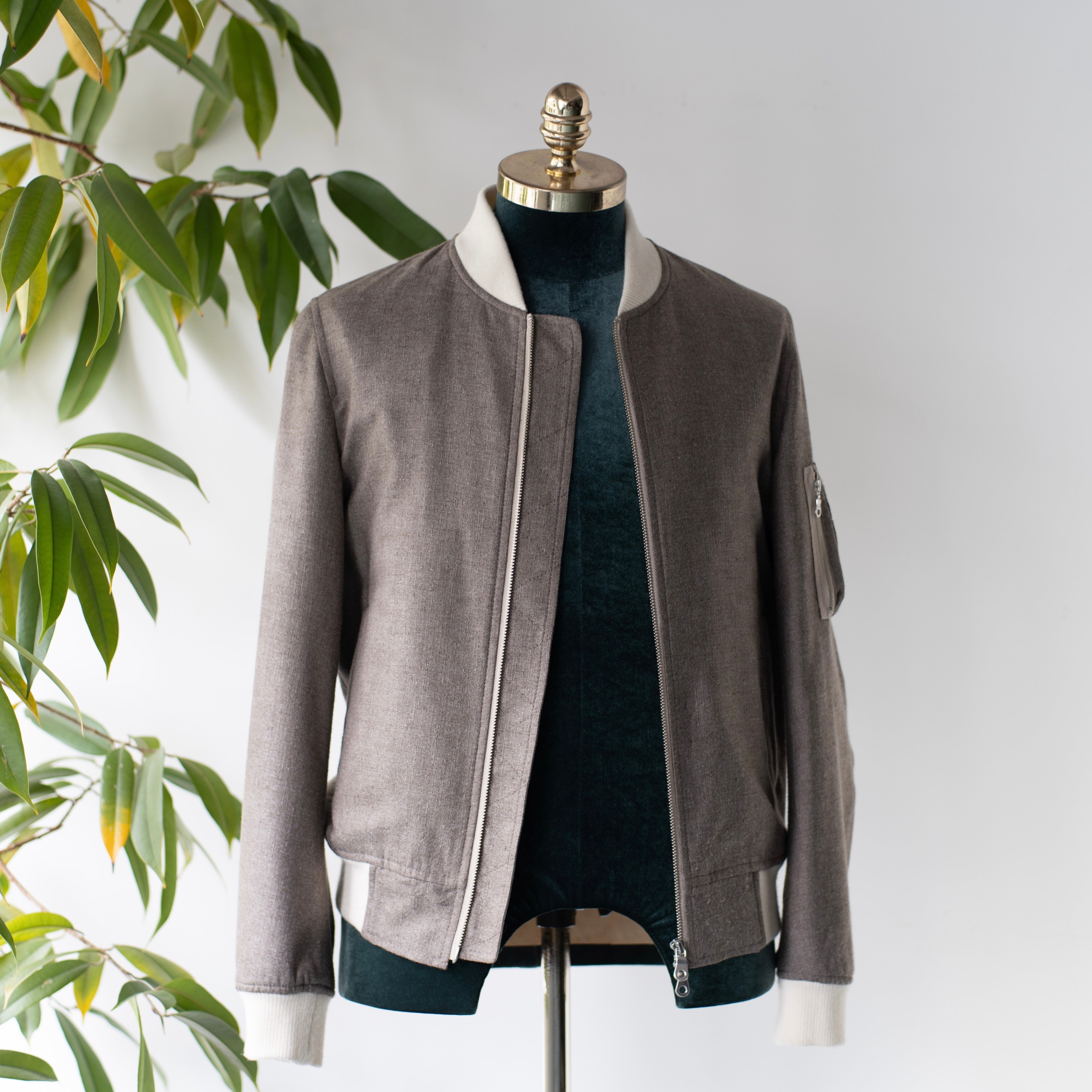 極上素材で仕立てる、ラグジュアリーなボンバージャケット – THE CLOAKROOM