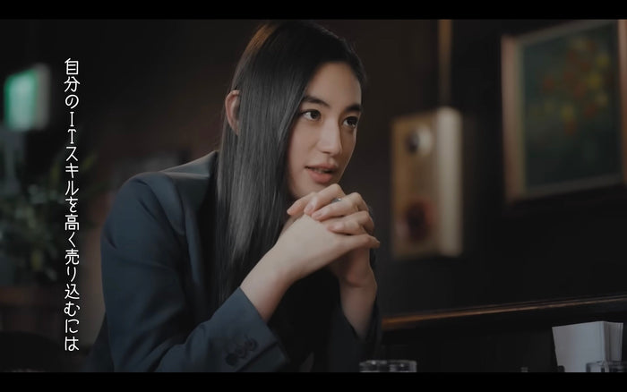 八木莉可子さんにスーツをご着用いただきました。