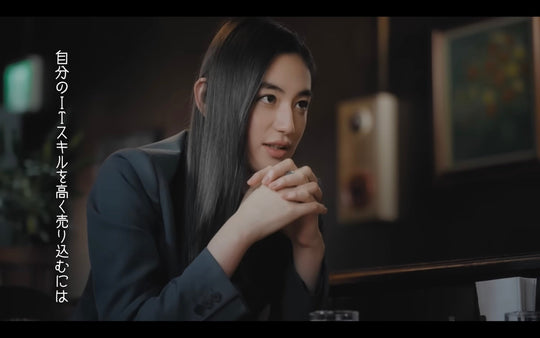八木莉可子さんにスーツをご着用いただきました。
