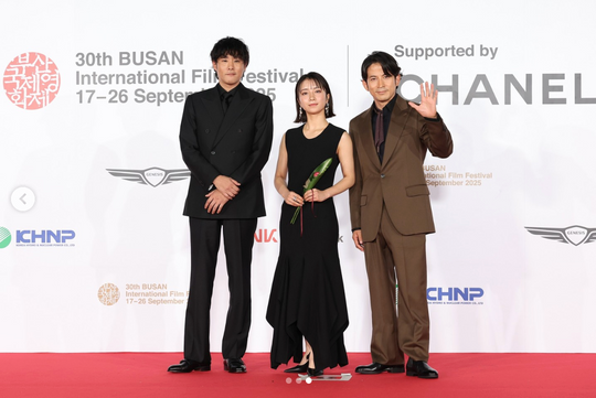 映画監督の藤井道人さんにスーツをご着用いただきました。