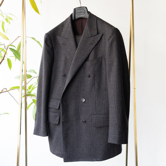 Lovat Teviot Tweed、ブルーウインドウペーンのダブルブレストスーツ